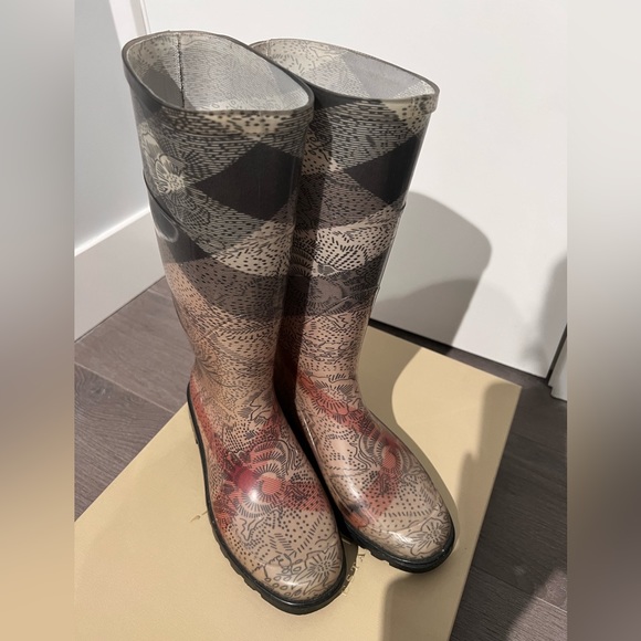 Burberry rain boot - Picture 3 of 8